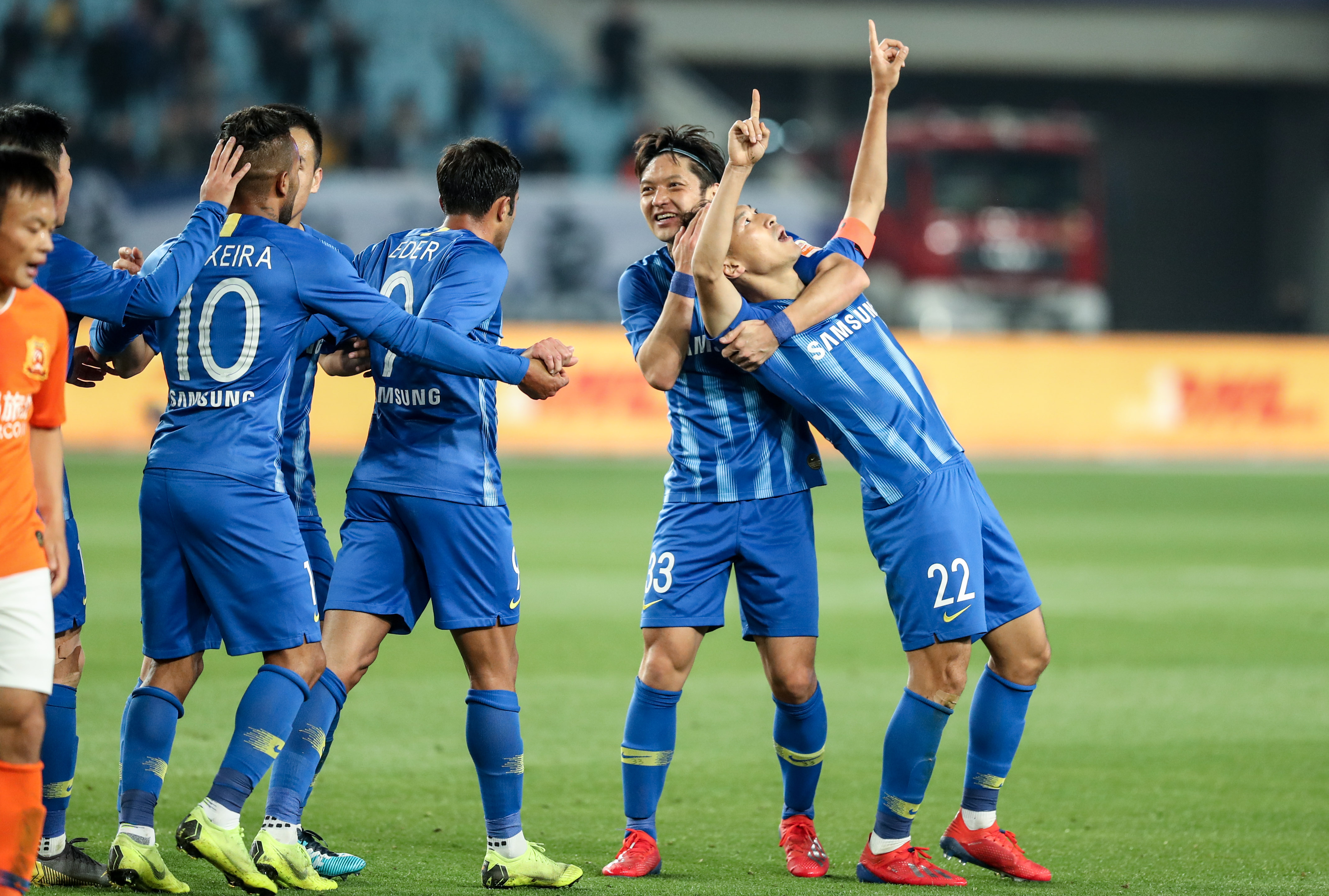 据关键位置 据关键位置